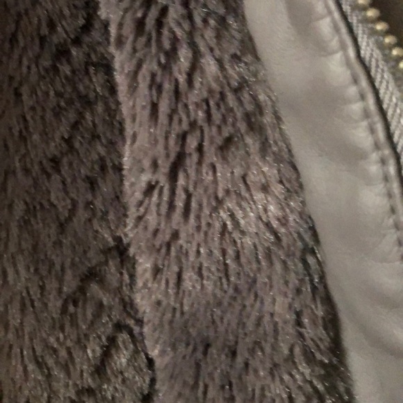 Gorgeous grey faux leather jacket - Picture 4 of 4